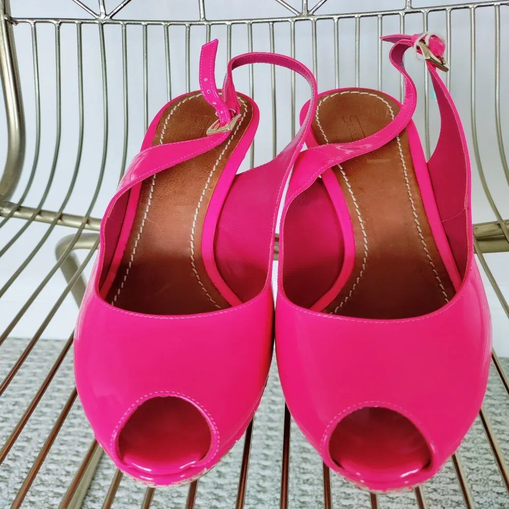 NIB $570 Sebastian fuchsia patent leather platform‎ sandals. IT 40 US 9